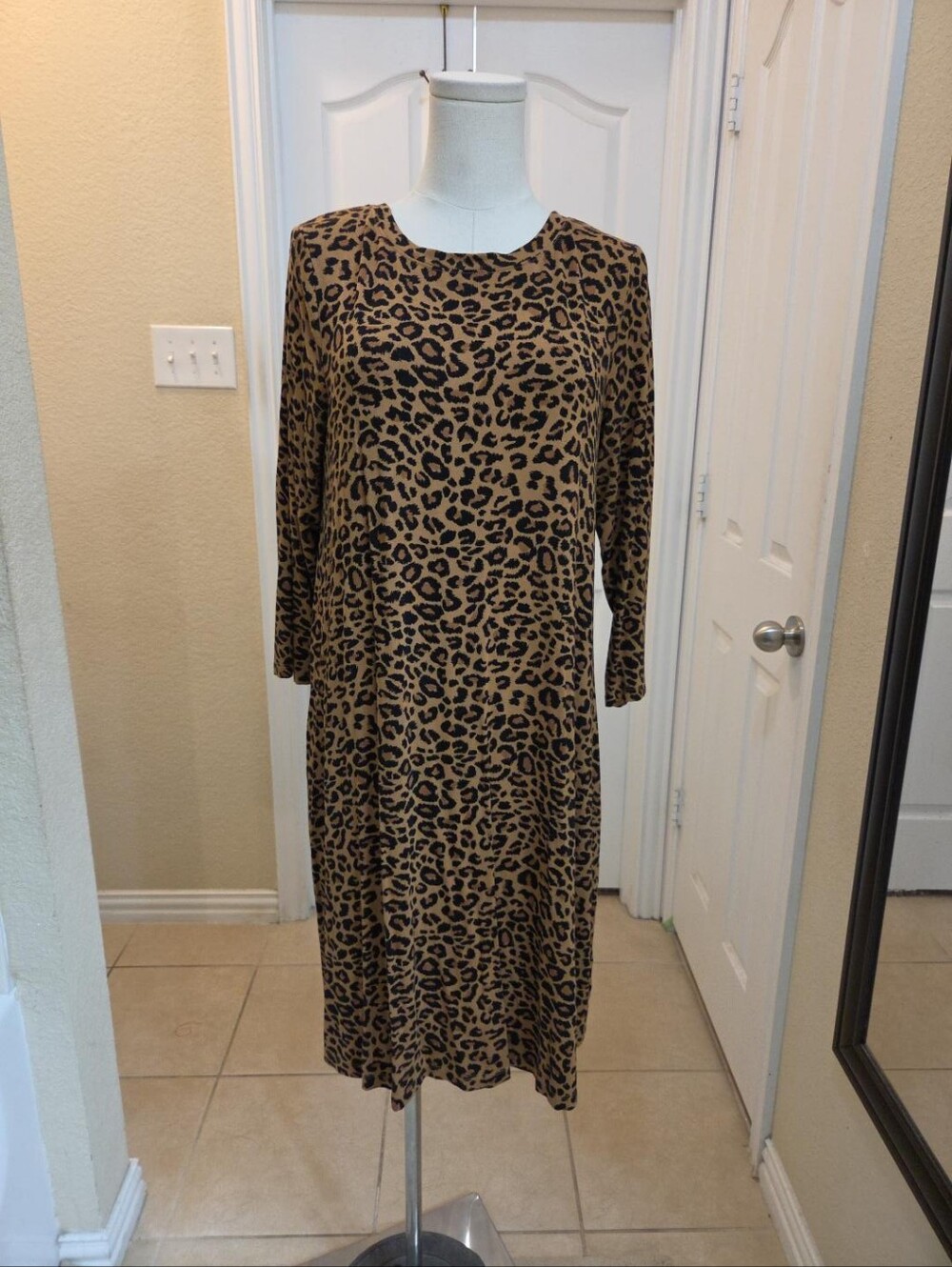 Time and Tru Leopard Print Dress – Size M (8–10) - Picture 3 of 10
